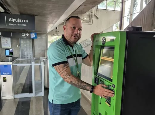 Innovación tecnológica en el Metro de Medellín: asistente virtual en Máquinas de Recarga Automática