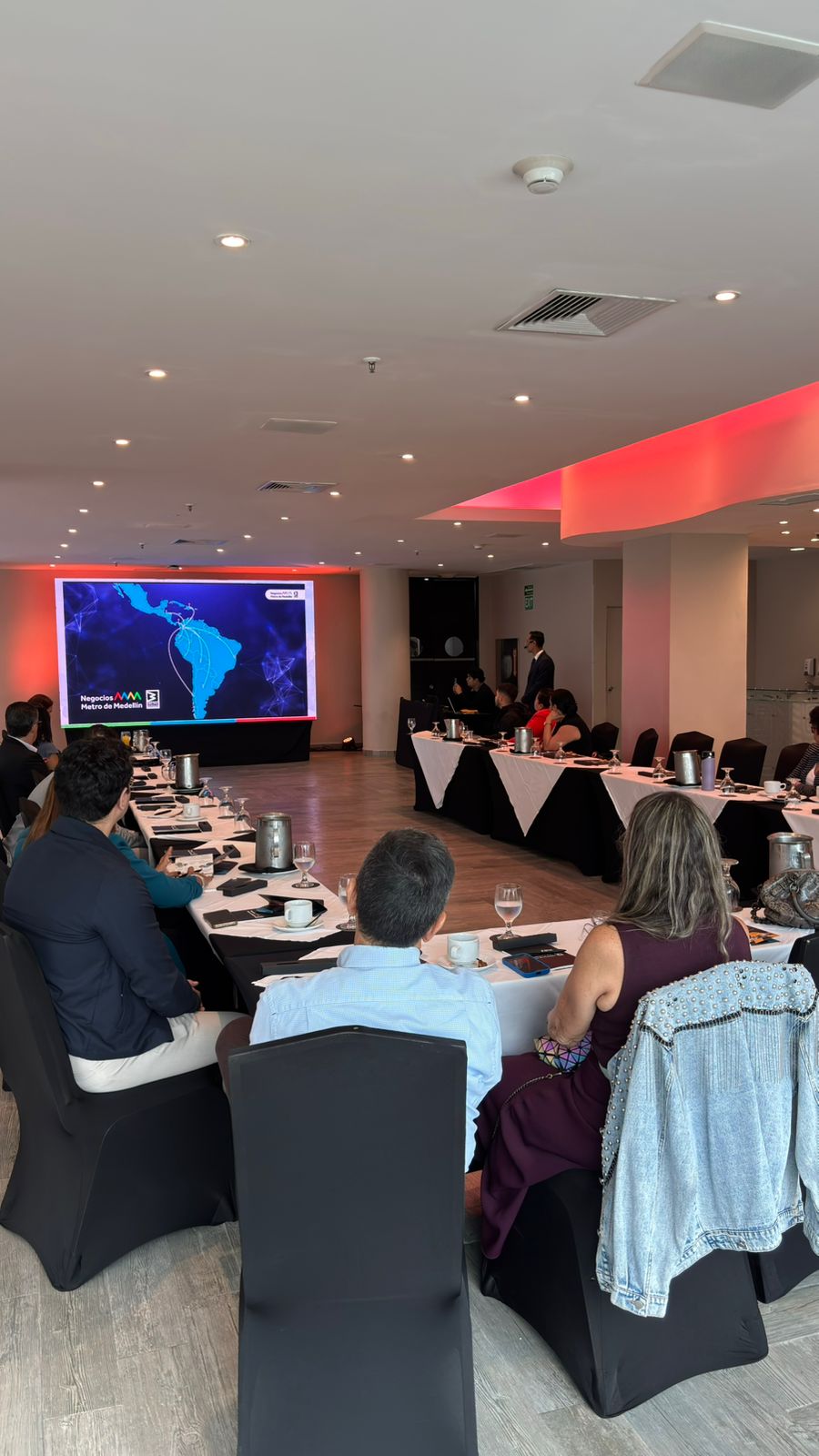 “Un café con Metro de Medellín”: una conversación sobre movilidad, cultura e innovación en Panamá